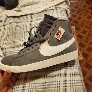 Nike blazer wms size 11 men size 9.5